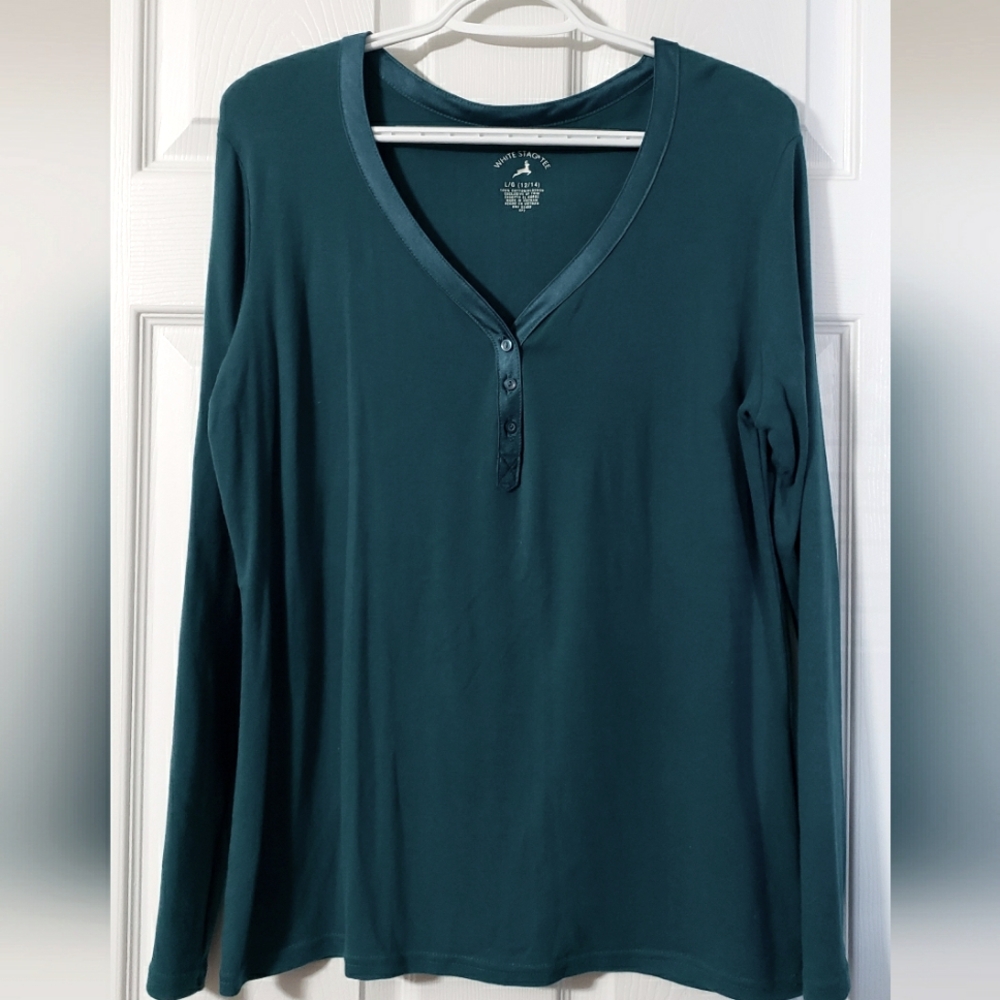 Women's White Stag - Long Sleeve, V-Neck Top